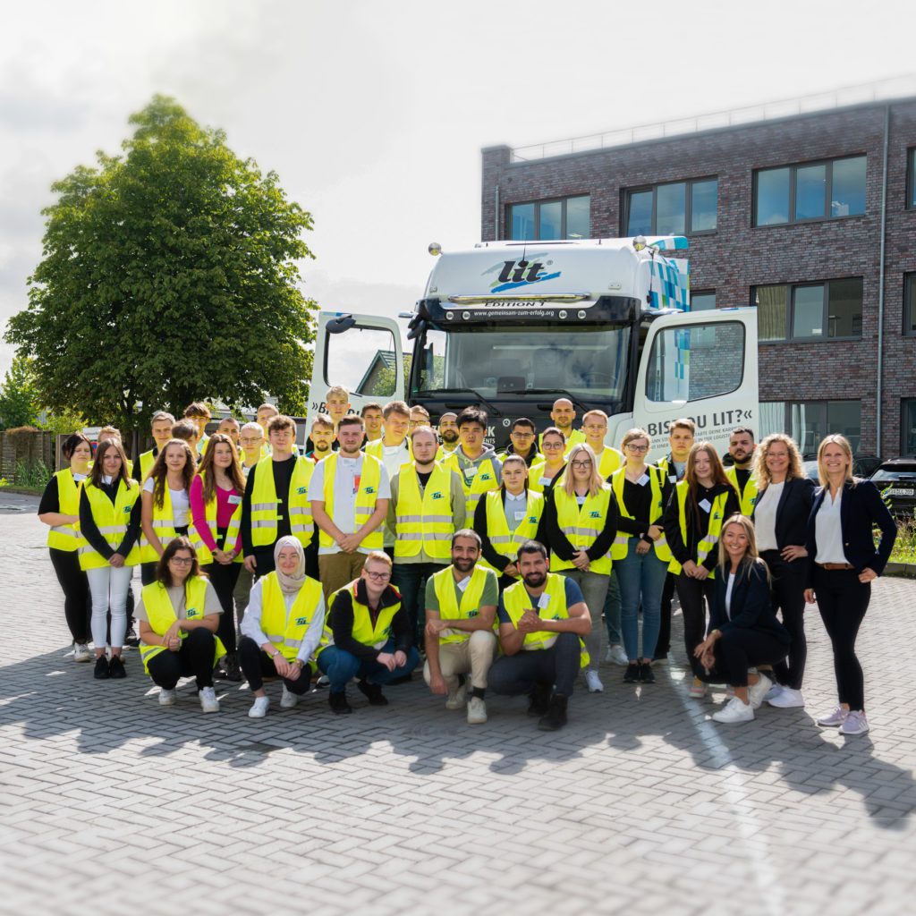 Training record: 38 junior employees start at L.I.T.